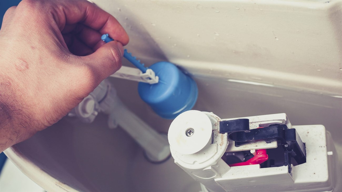 Dấu hiệu nhận biết phao bồn cầu bị hư